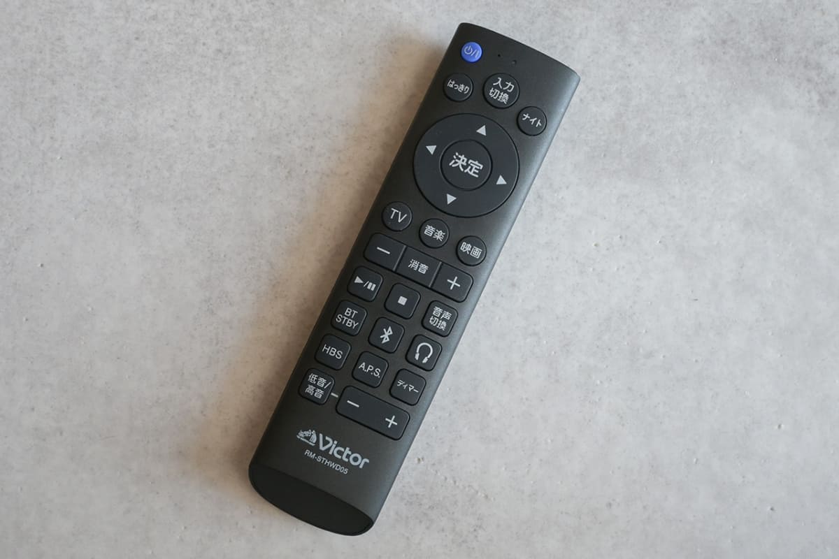 本機には専用アプリは用意されていないので、基本的に操作はリモコンもしくは本体搭載のタッチボタンで行なうことになる