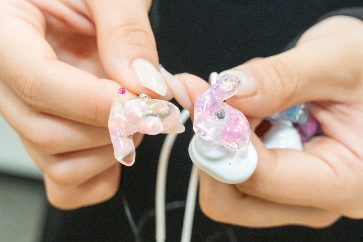 ラズライト(左)とeA-R C(右)