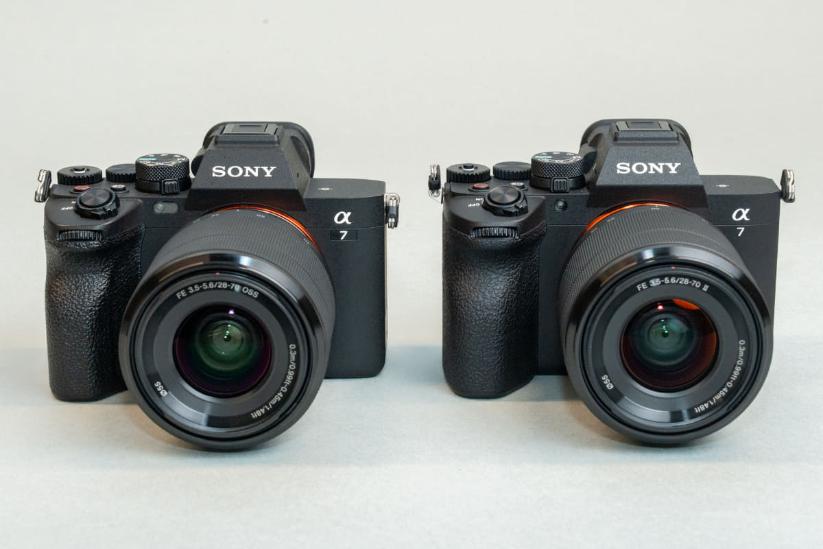 α7 IV(左)とα7 V(右)