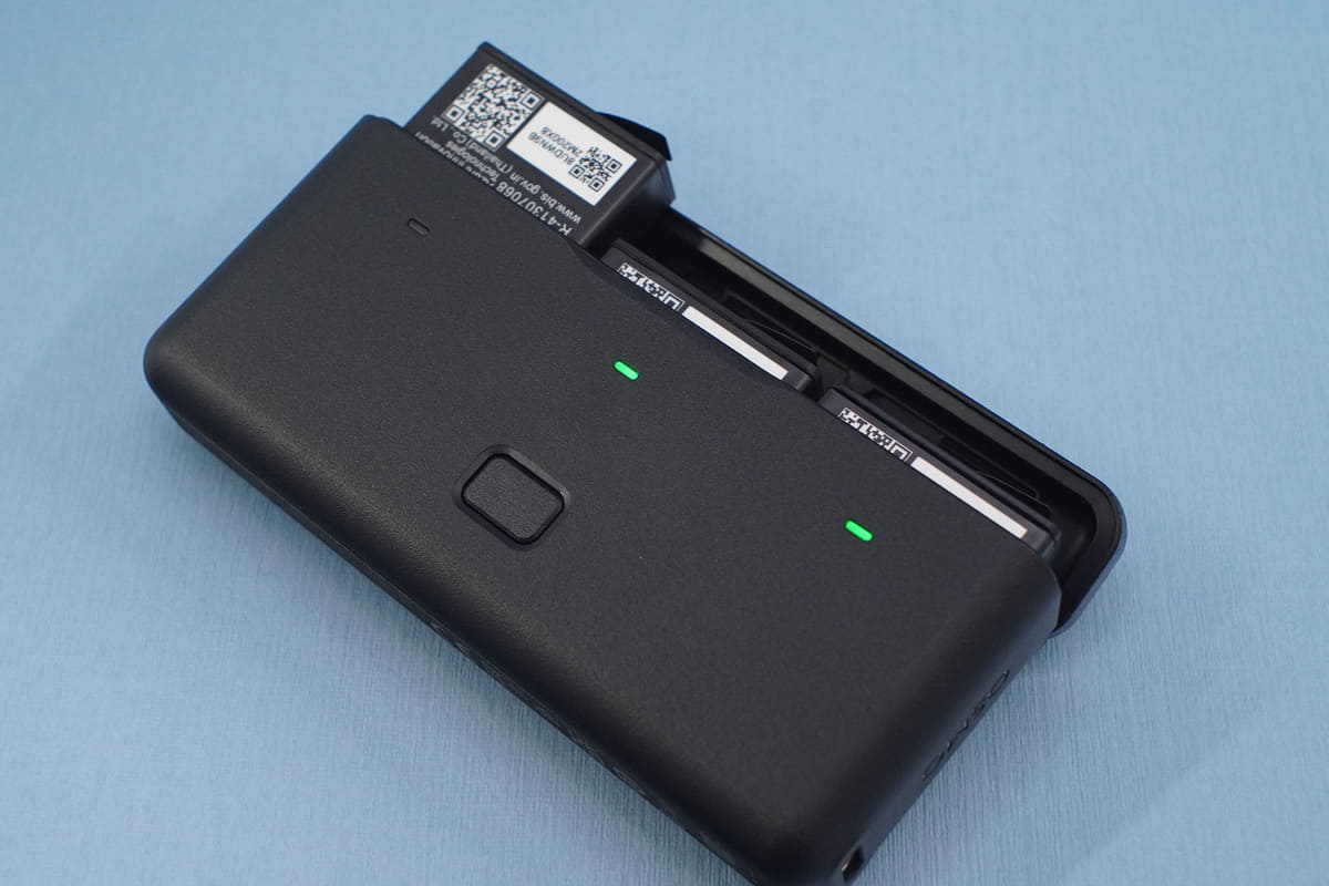 Osmo Action 3以降のモデルで共通の「三連Osmo 多機能バッテリーケース 3」