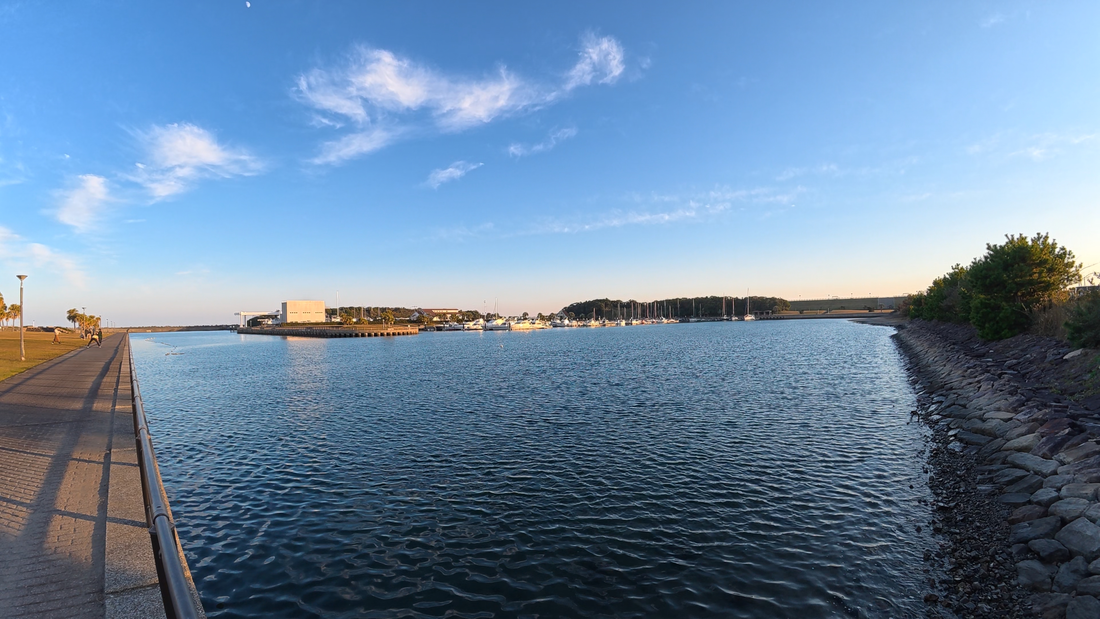 レンズモード：広角、補正モード：なし、画角：10mm