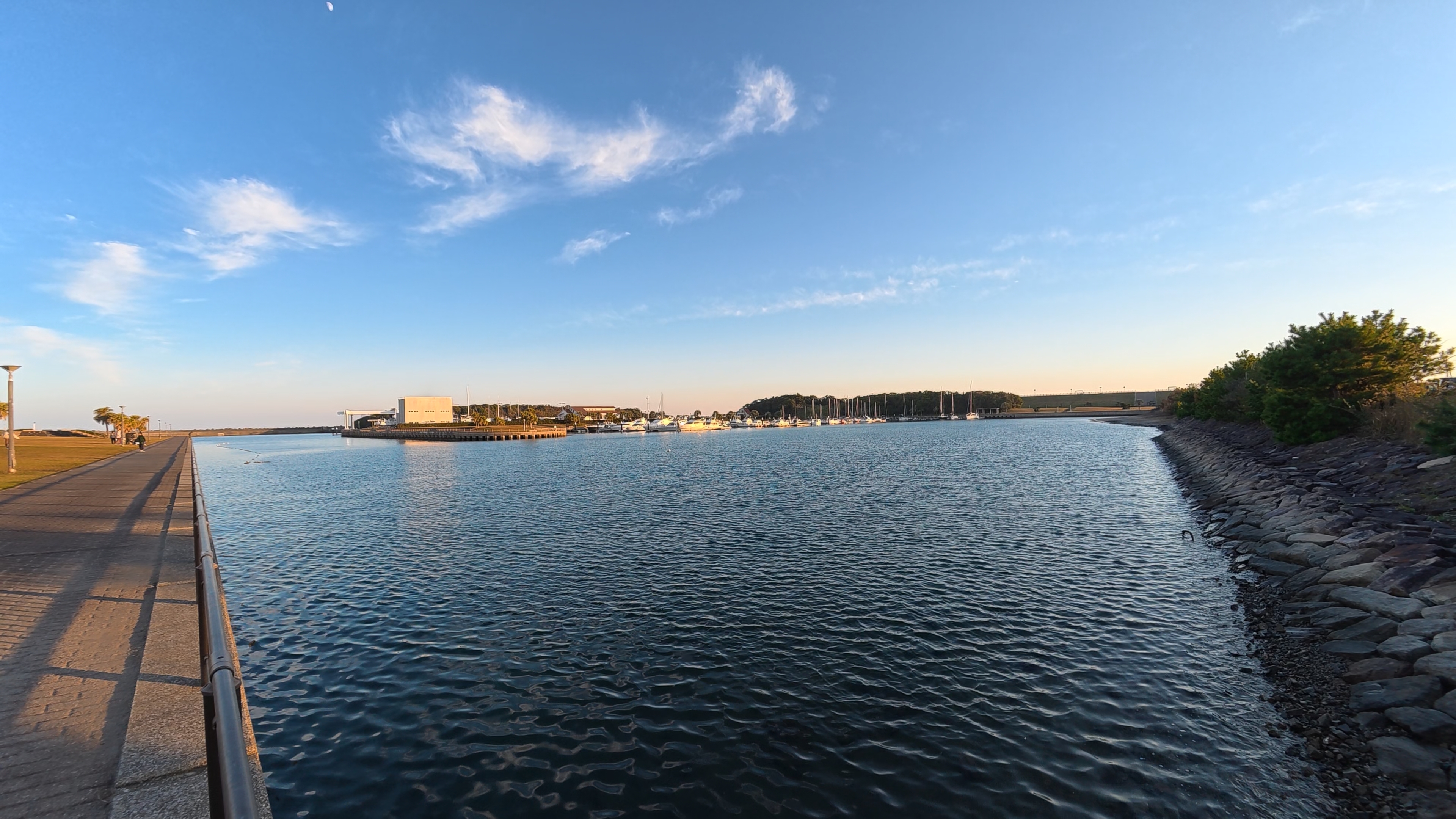 レンズモード：自然な広角、補正モード：なし、画角：11mm