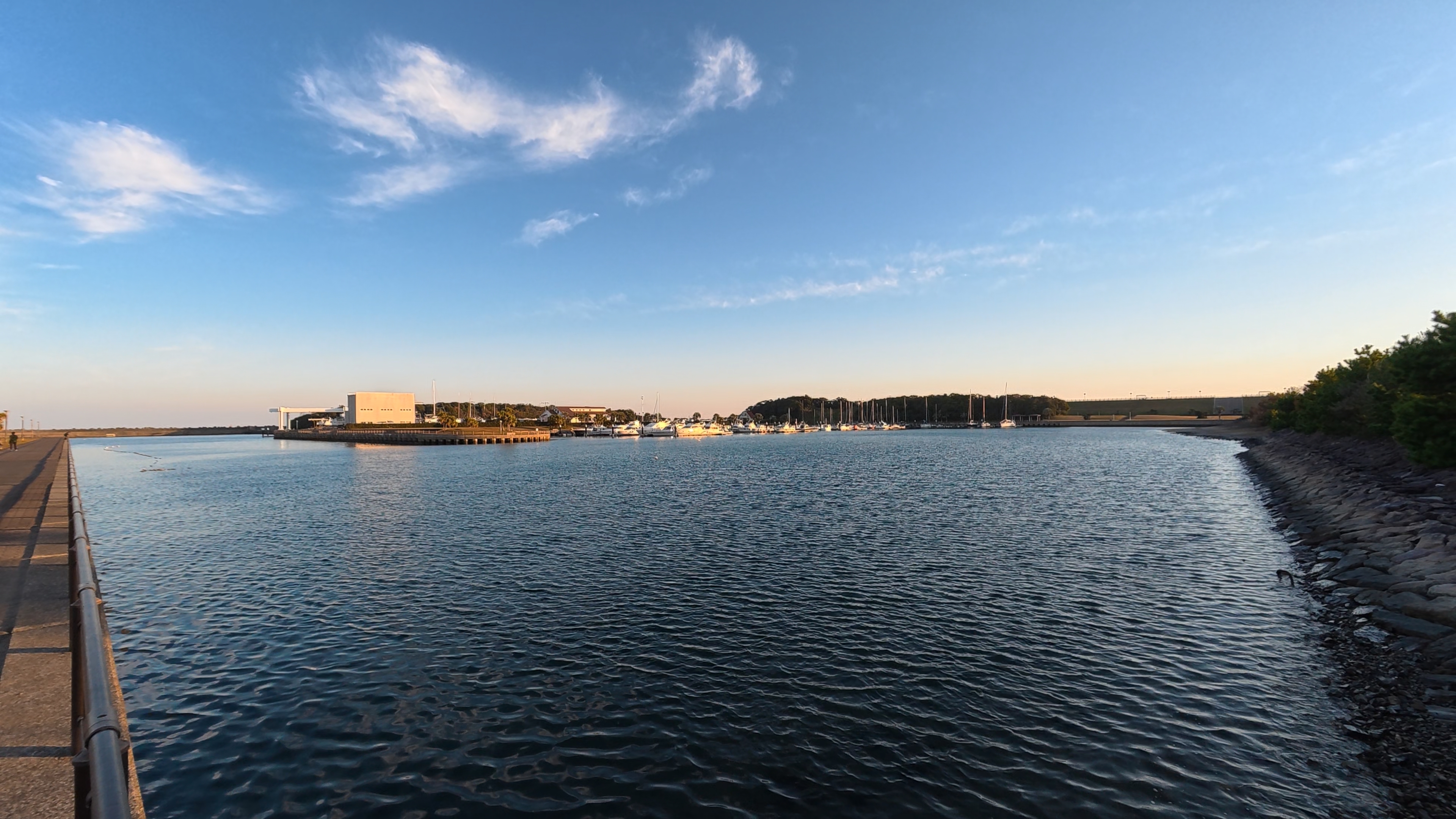 レンズモード：標準(歪み補正)、補正モード：なし、画角：14mm