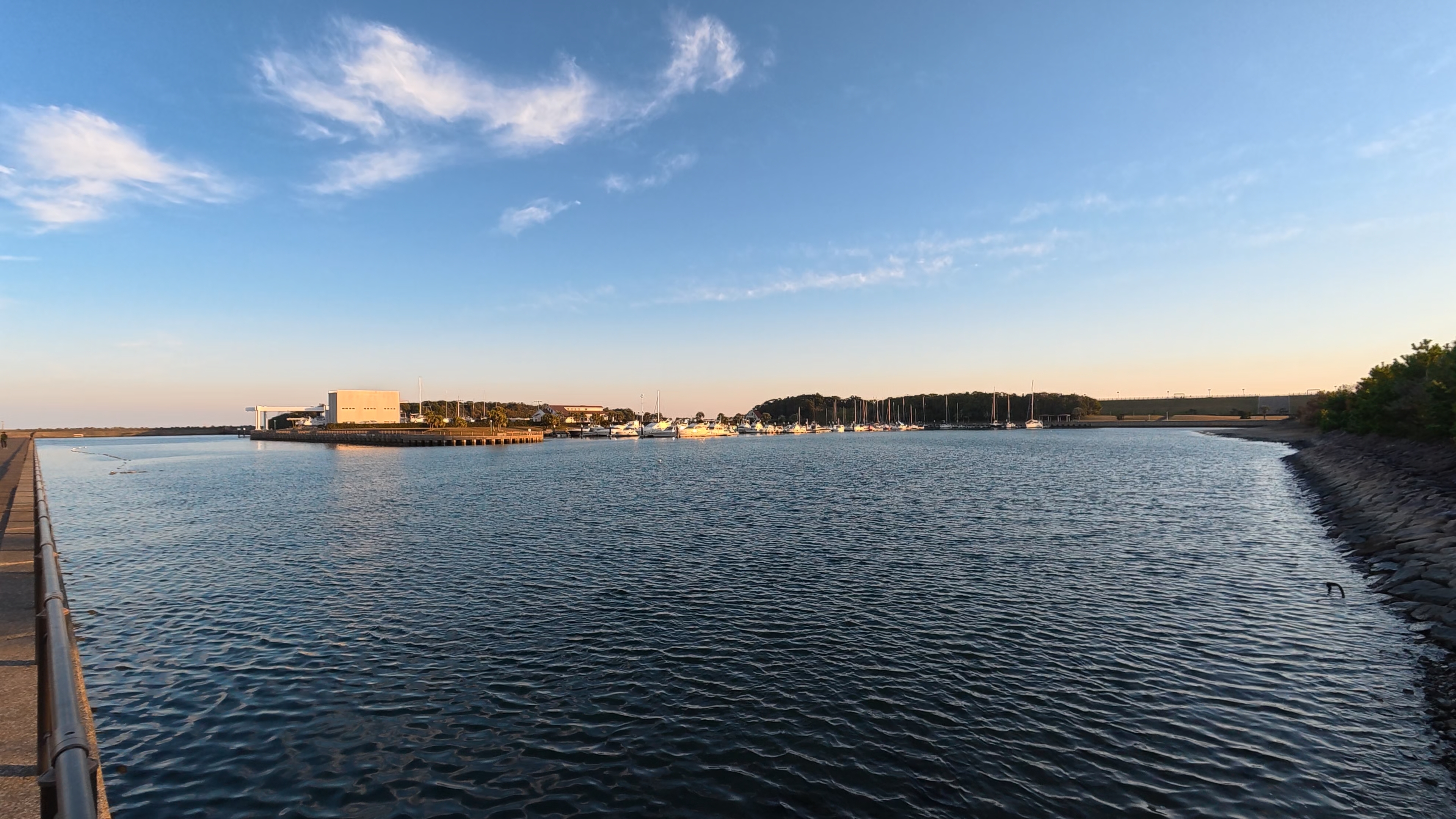 レンズモード：標準(歪み補正)、補正モード：RockSteady、画角：15mm