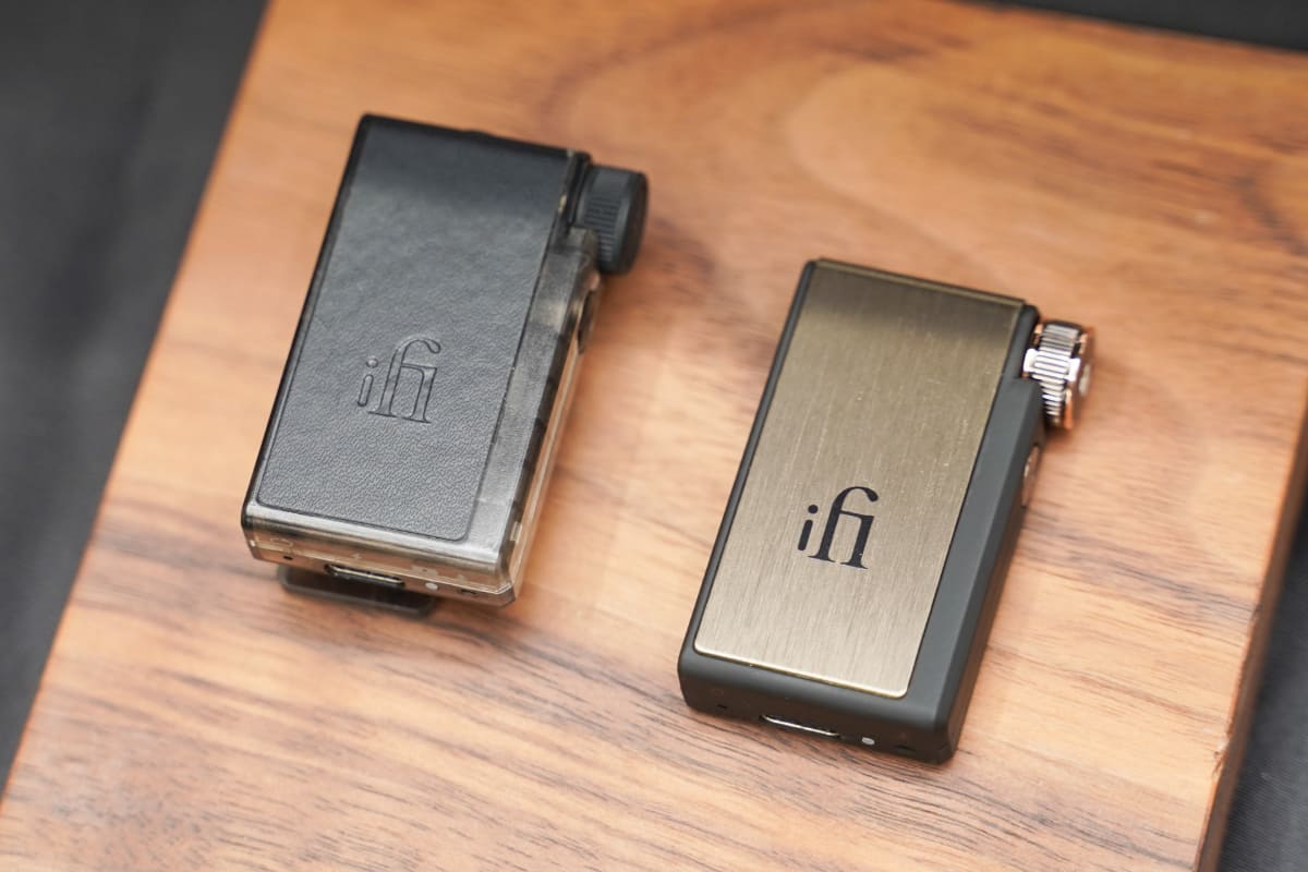 左がiFi audio「Go blu Air」