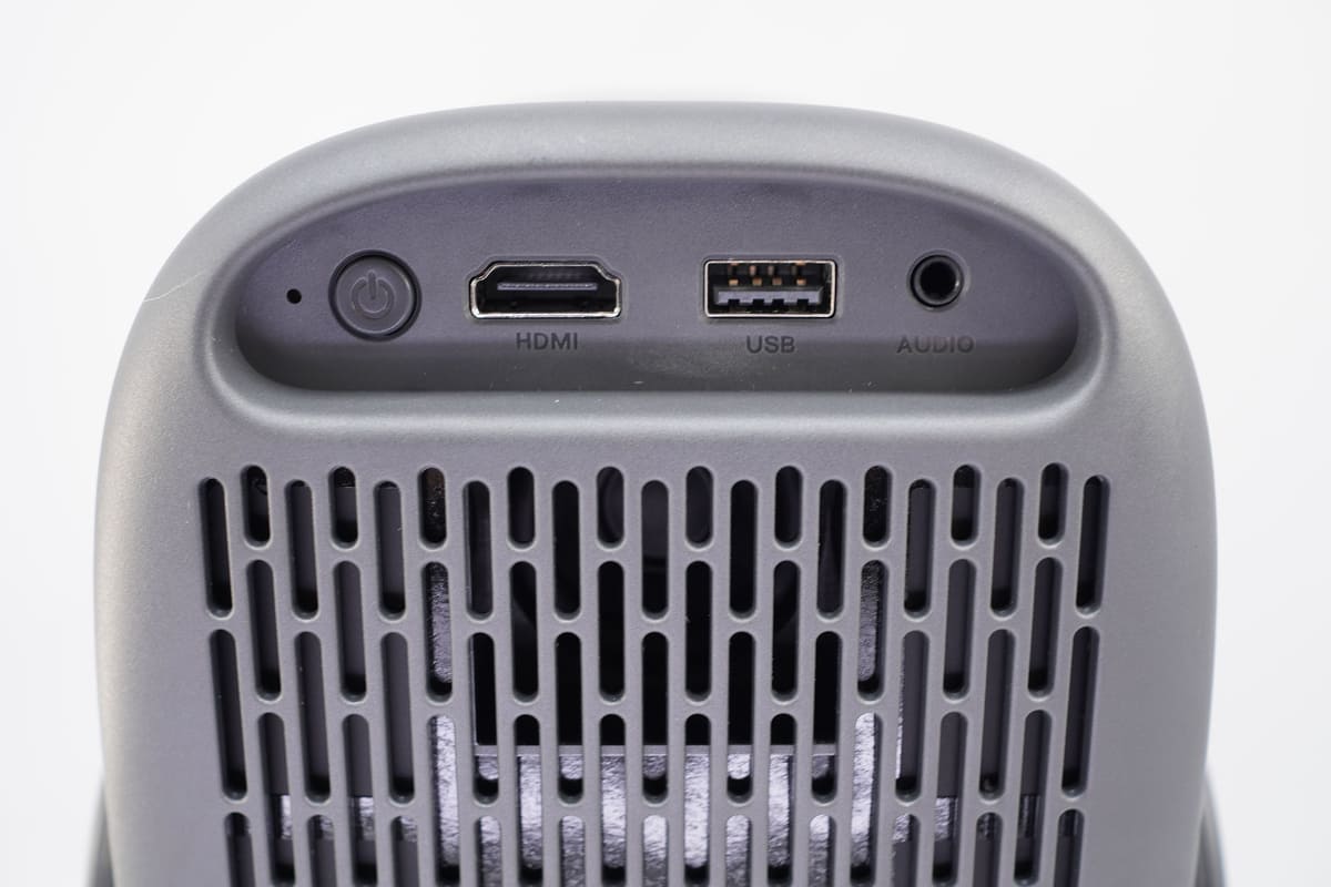 背面端子はシンプル