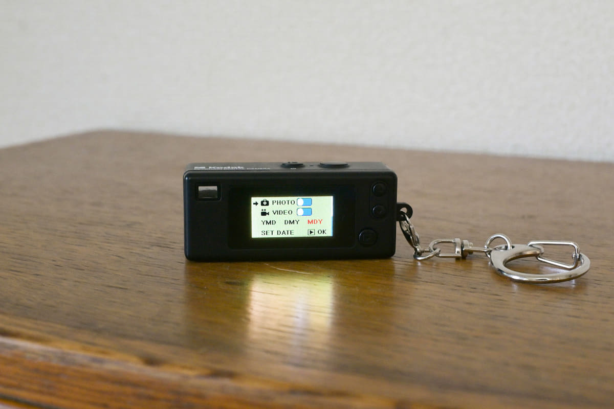 日付は、写真と動画それぞれで表示/非表示の選択も可能です