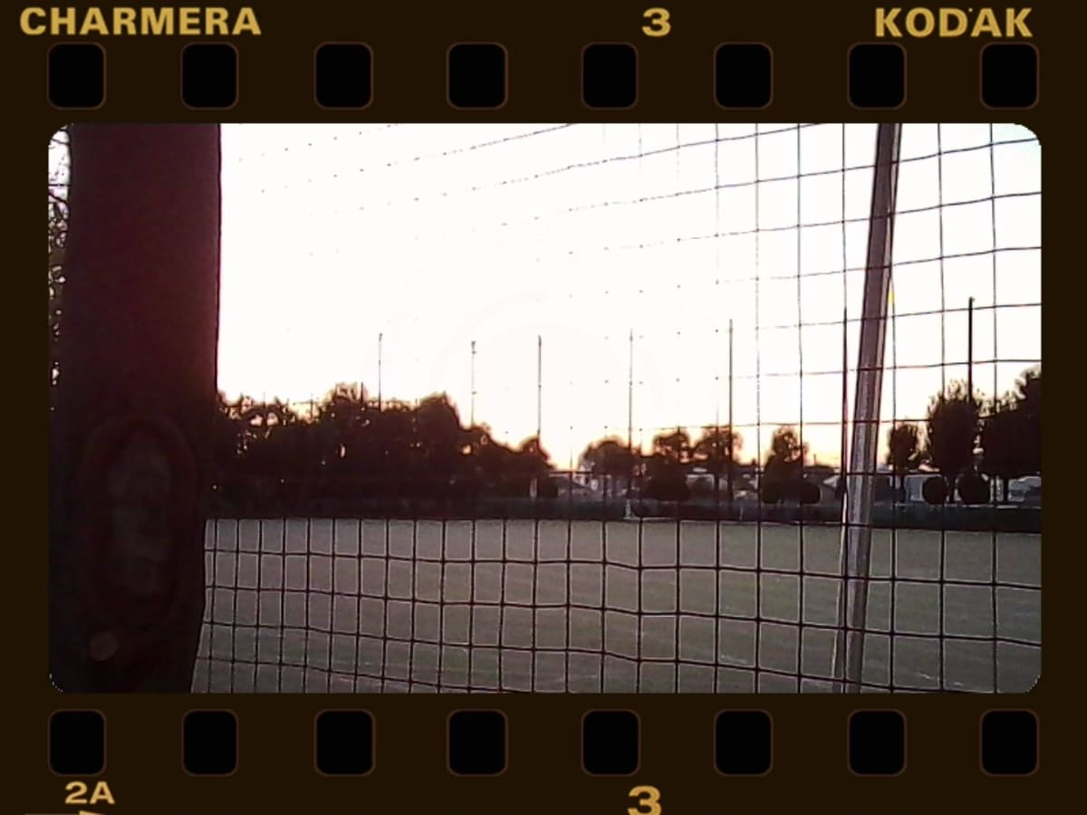 ネガ風フレームなど色々用意されています。にしても校庭ってエモい～