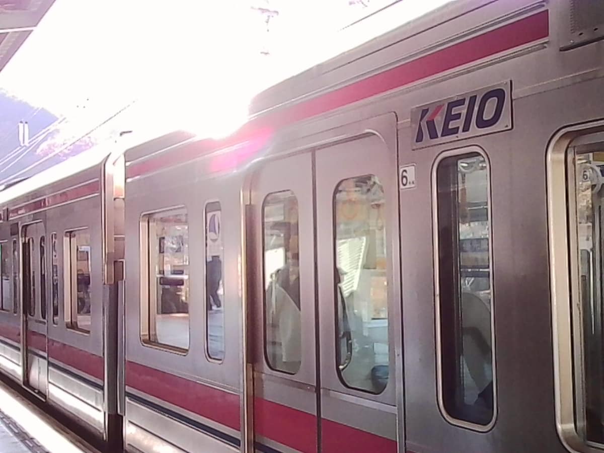 屋外撮影だと暖色が強い気がする