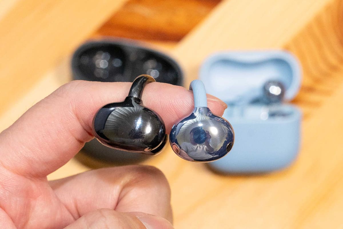 左が初代FreeClip、右がFreeClip 2。コンフォートビーンズ部分のサイズがわずかにコンパクトになった