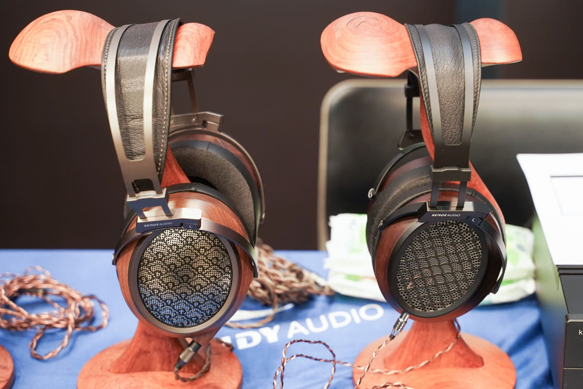 SENDY AUDIO、左が「Egret」