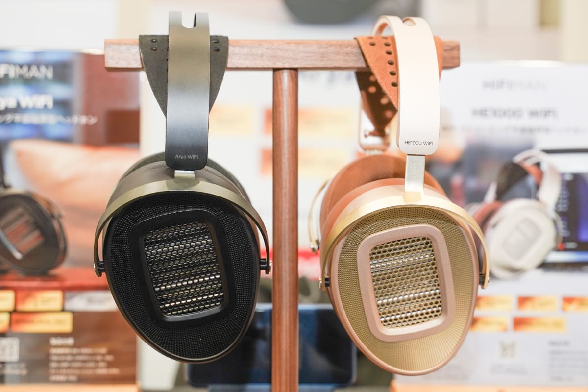 左からHIFIMANの「Arya WiFi」、「HE1000 WiFi」