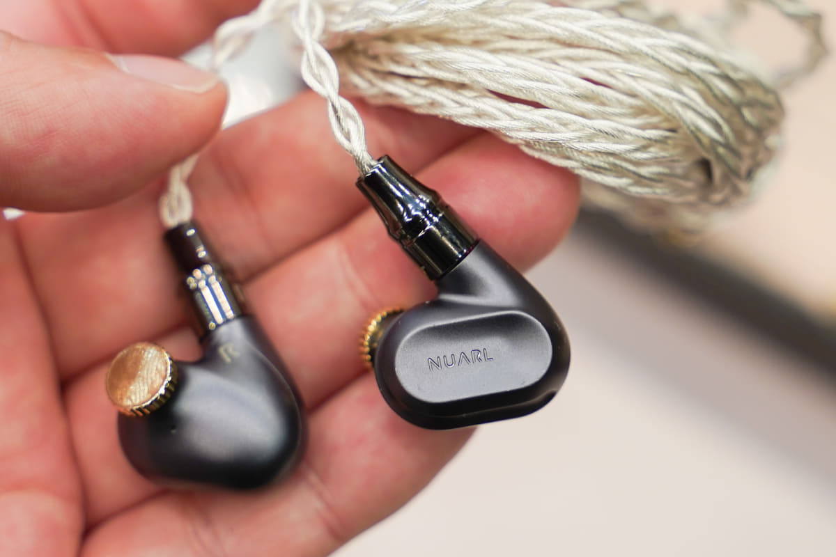 NX1 Chapter2 HDSS Hi-Res STEREO EARPHONE