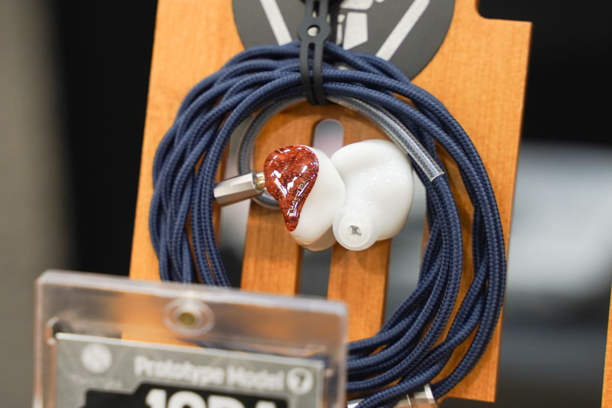 TWISTURA、10BA搭載イヤフォンのプロトタイプイヤフォン。外観は最終ではない