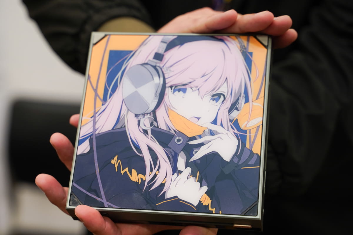 「EC Zero T Crossover」の背面