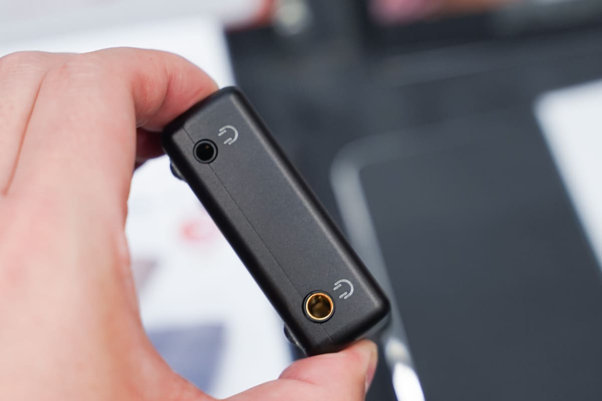 4線シングルエンド方式の4.4mm出力端子を搭載