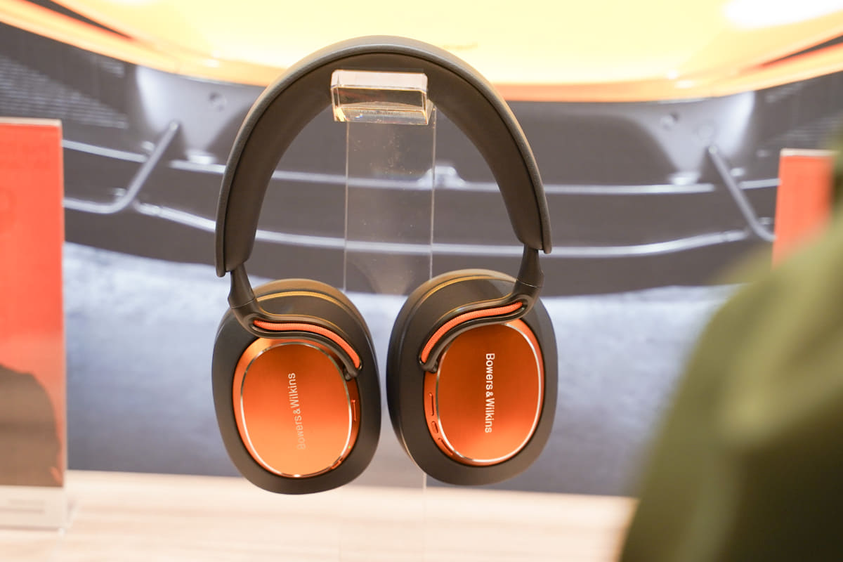 日本国内1,000台限定のMcLarenとのコラボモデル「Px8 S2 McLaren Edition」