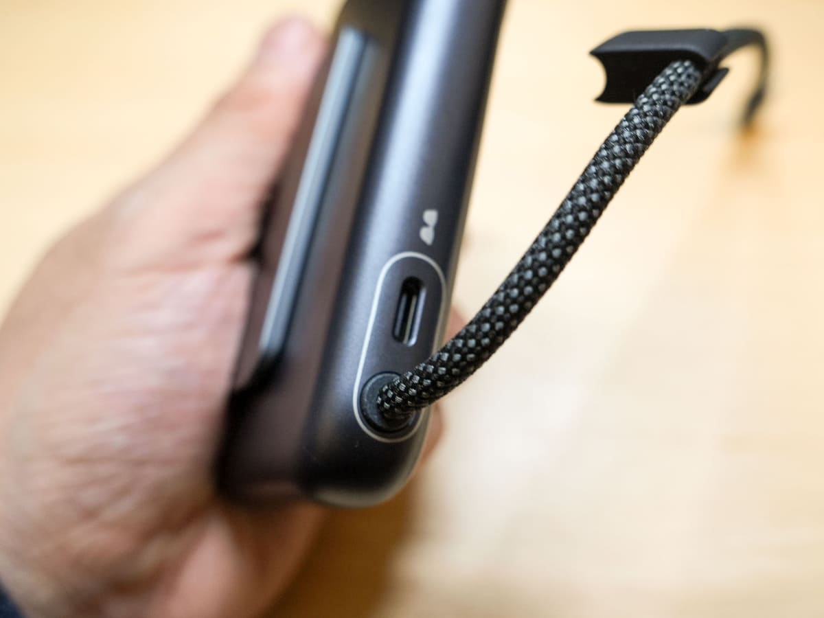 XREAL Neoから出るケーブルをSwitchにつなぎ、メガネマークのコネクタにXREAL 1Sからのケーブルをつなぐ