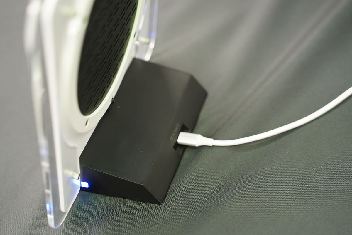 プラナースピーカーへの給電は必要で、それはUSB-Cで行なう