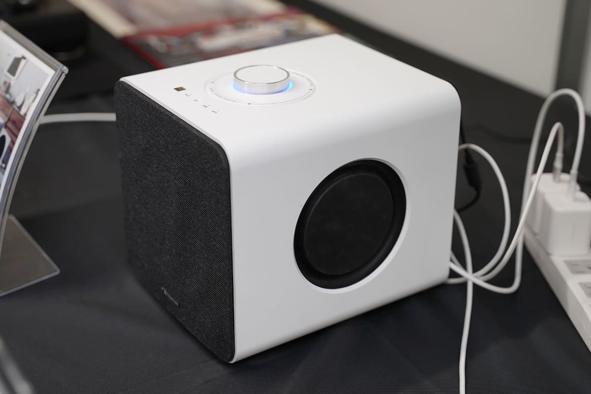 センターサブウーファーには、5.25インチのウーファーユニット×1、パッシブラジエーター×2を搭載する