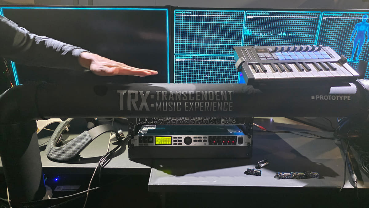 ライブハウスの柵を意識した体験ブース
