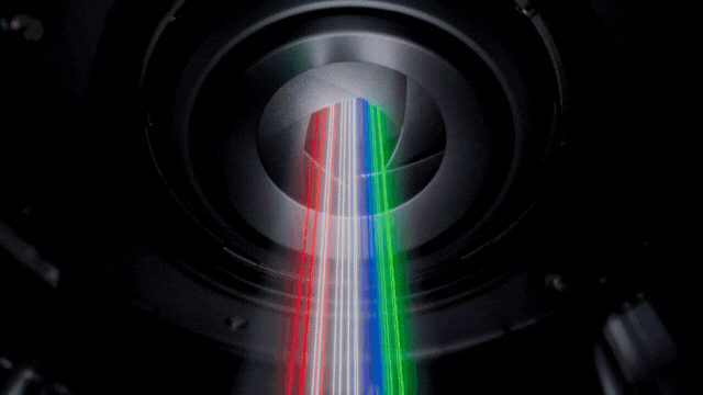 光源にRGBトリプルレーザーを採用