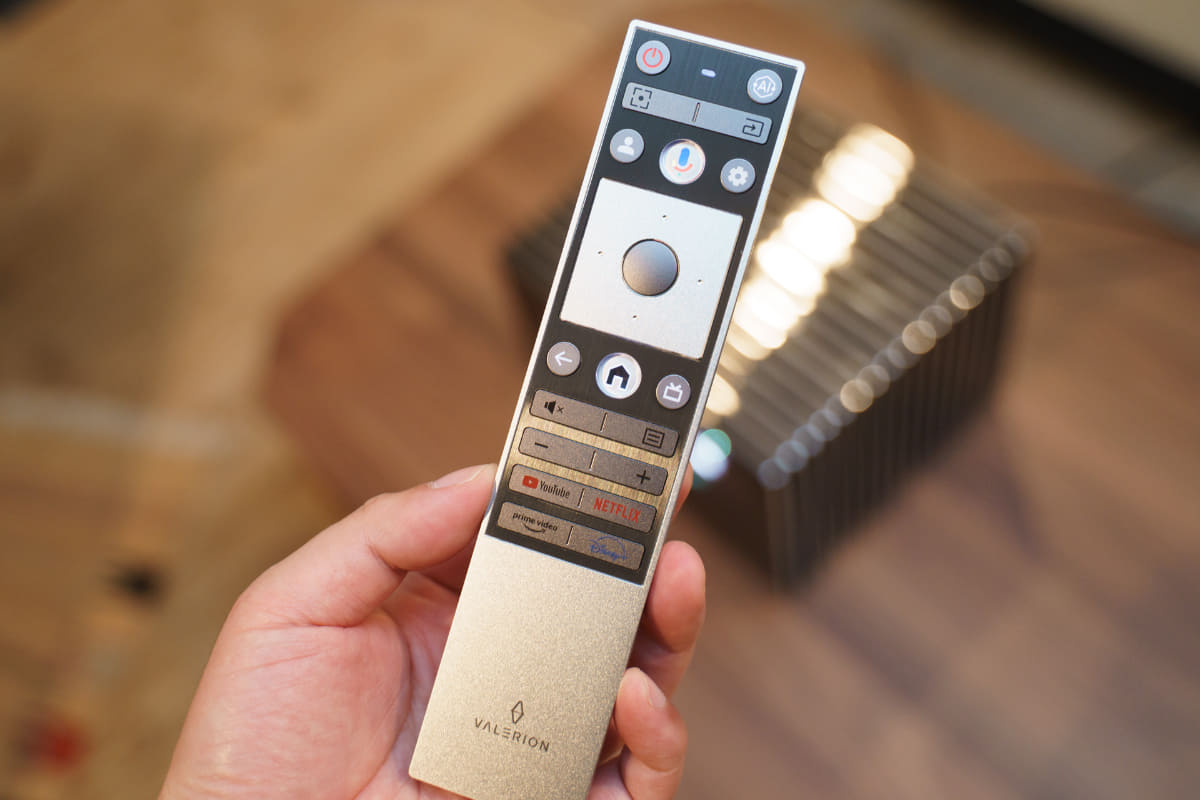 リモコンも高級感がある