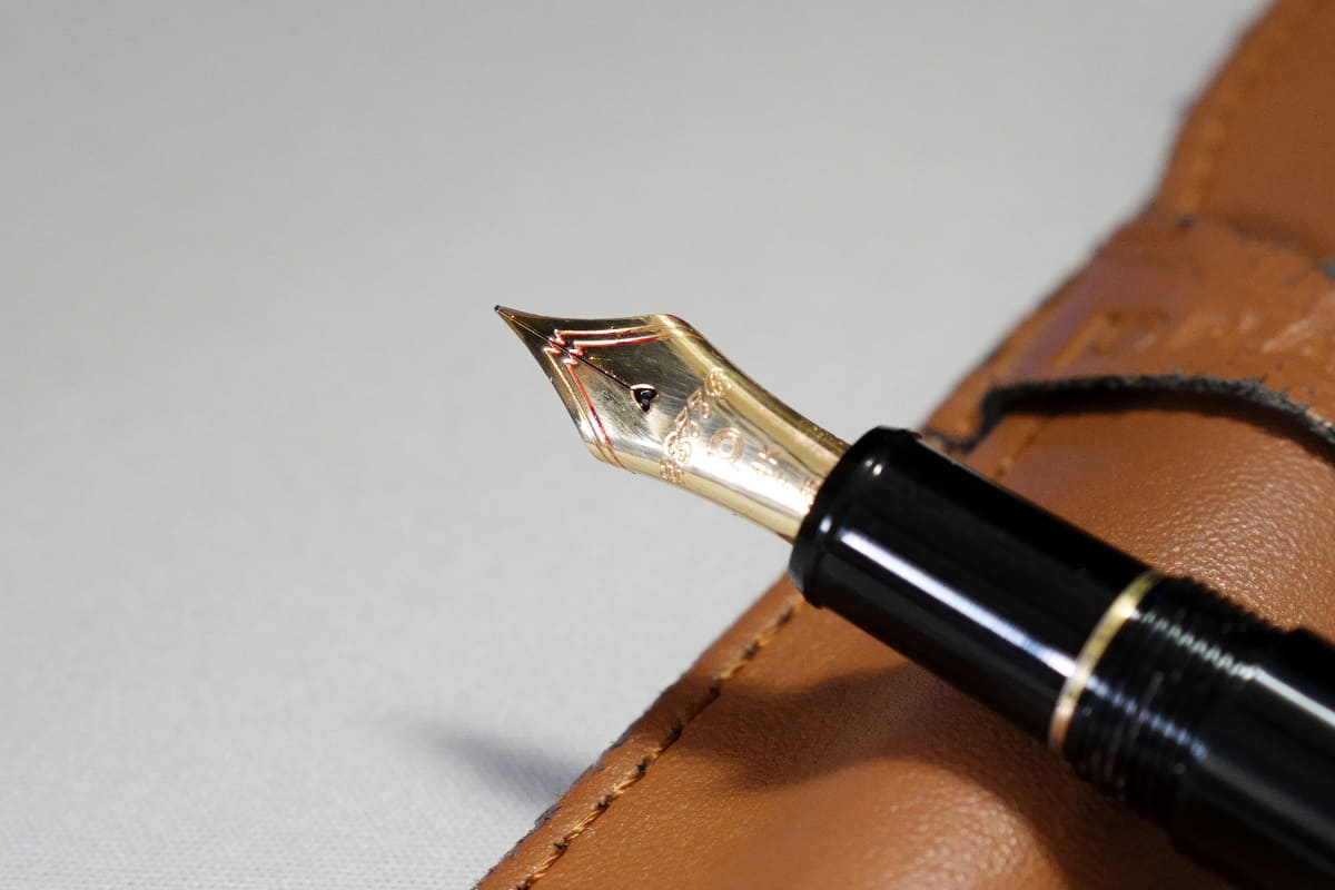 メッキではなくちゃんと金のペン先なので、もう大分手に馴染んでいます
