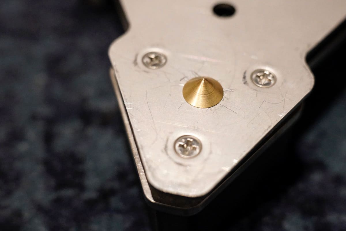 ウェルデルタの裏面。スパイクが見える