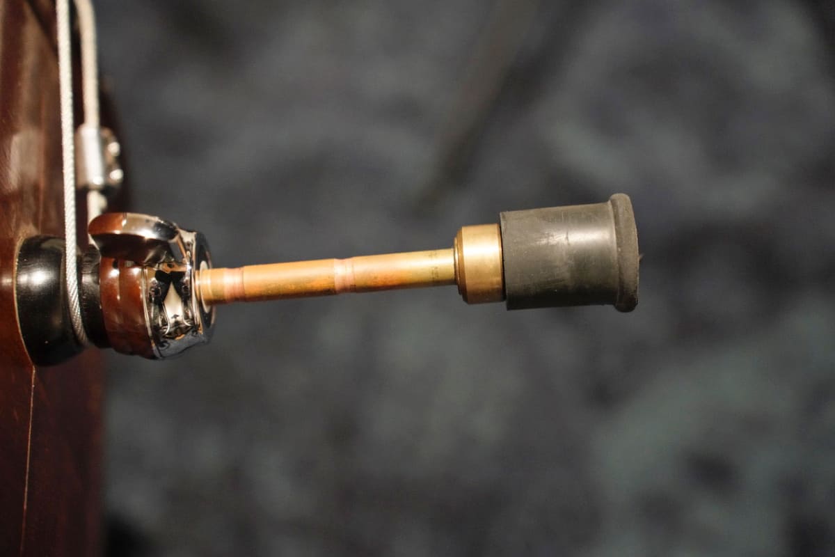 ゴム脚を付けた状態。音質は良くない