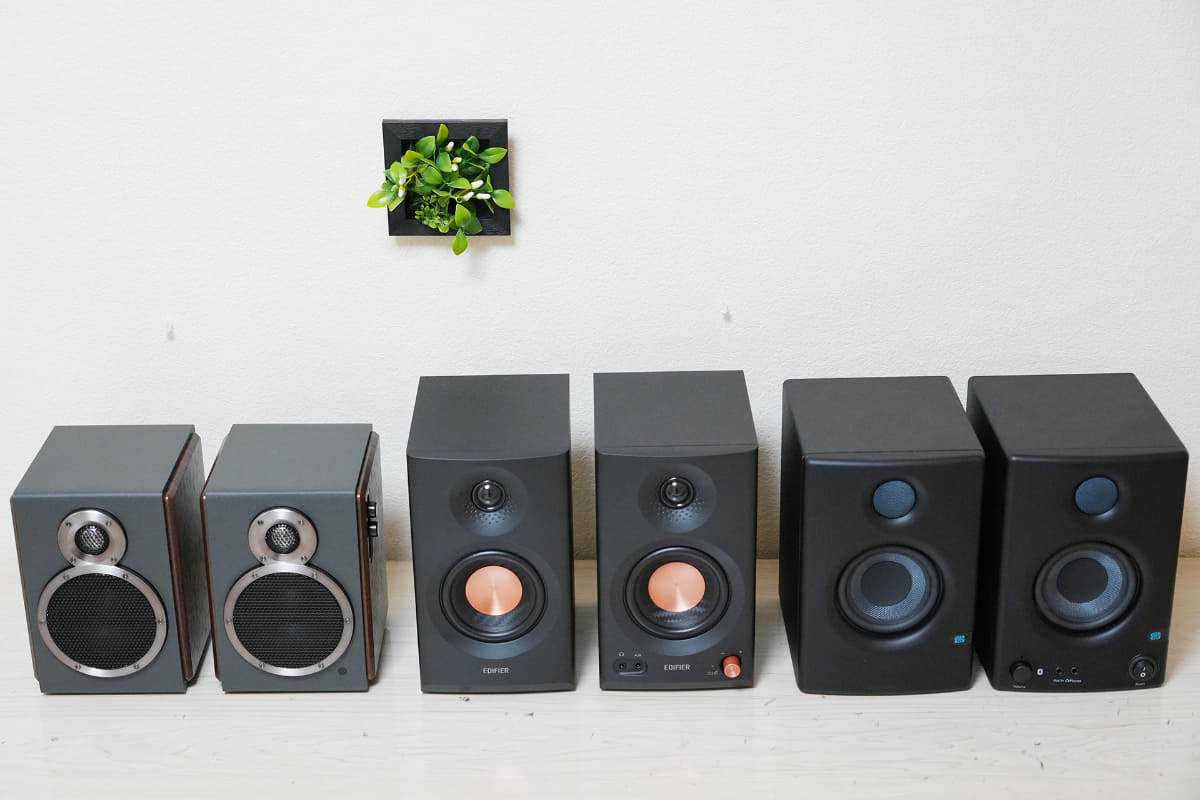 左からFIIO「SA1」、EDIFIER「MR3」、PreSonus「Eris 3.5BT 2nd Gen」