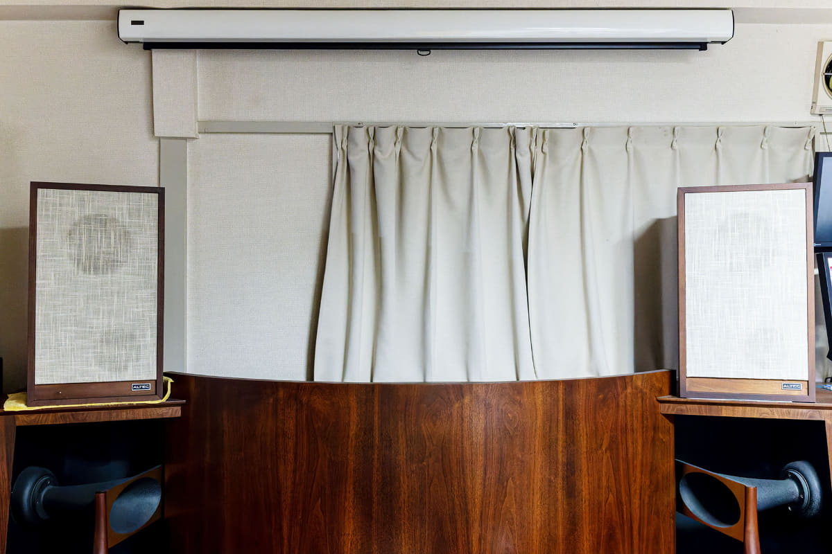 パラゴンの上にDIGを置いた様子