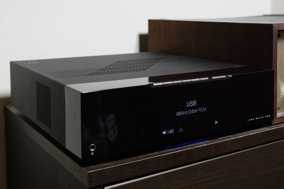 MAJIK DSM/4とPCをUSB接続した様子