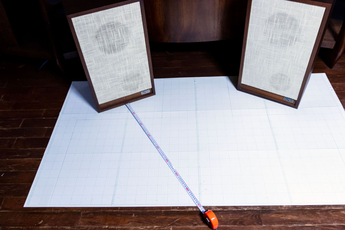 工作用紙を貼り合わせて、現物を使って検討