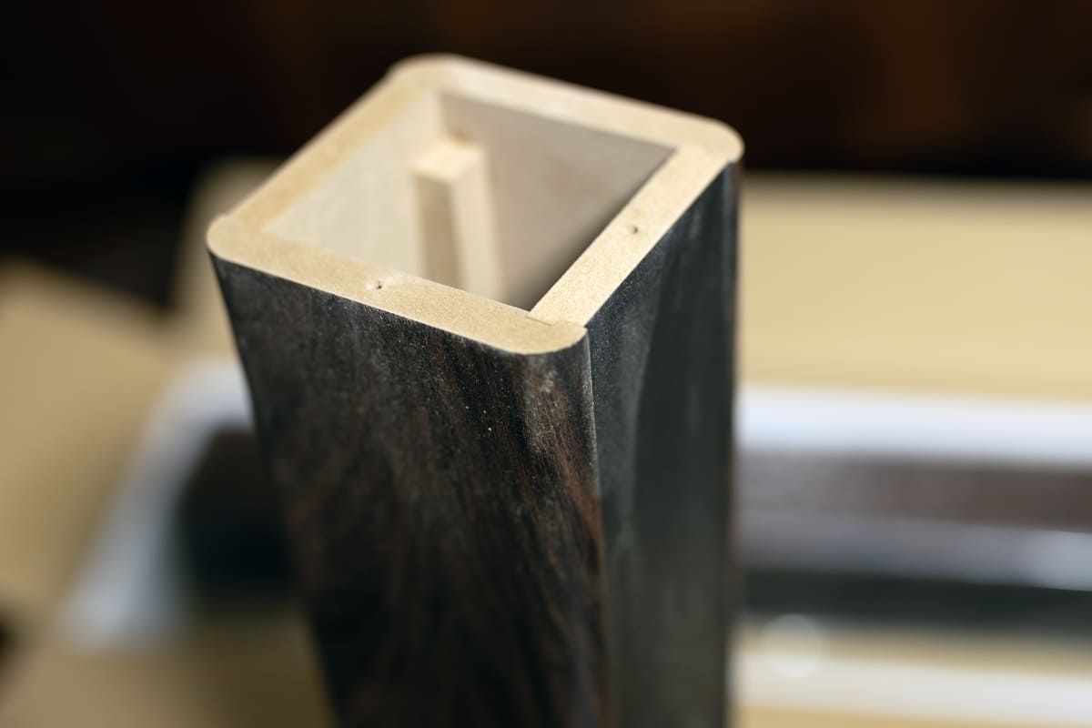 支柱はMDF製で空洞部分に砂とかを入れることができそうです