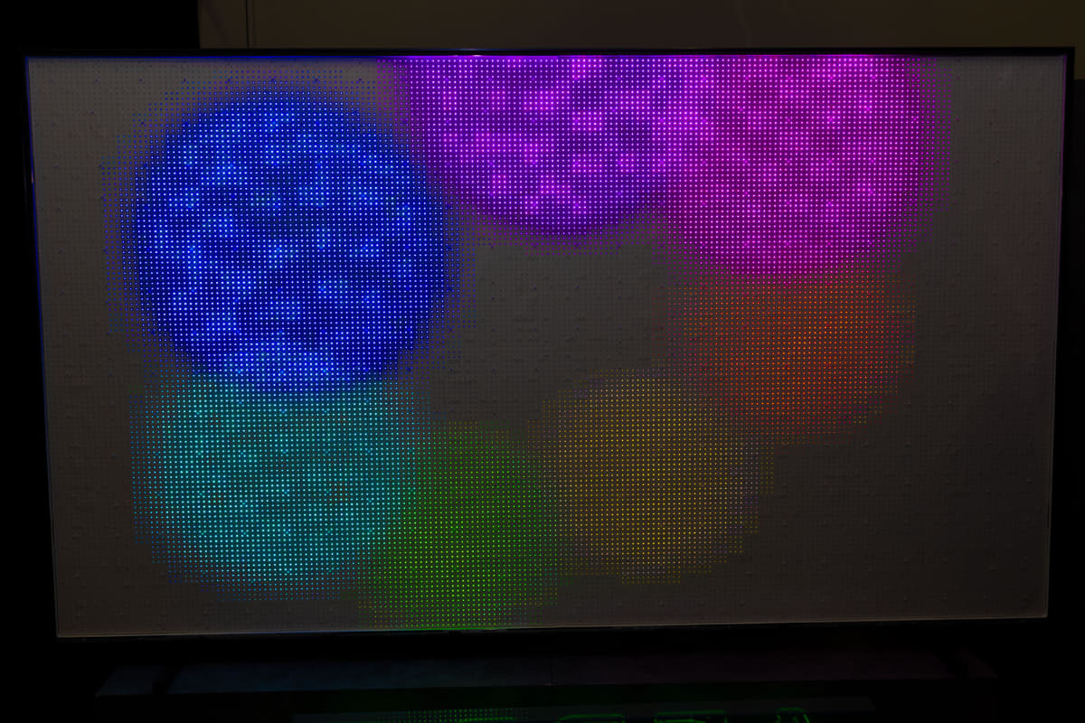 RGB Mini LEDを搭載した116ZX1Rのバックライト