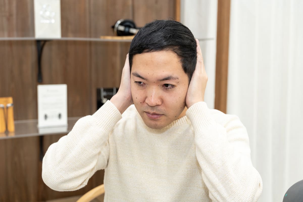 耳を塞いだ時の音の大きさを確かめてみる