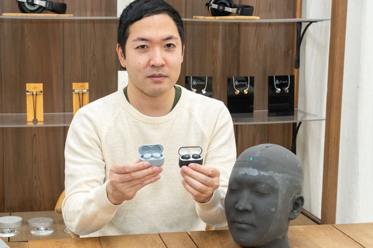 寝ホンにもオススメなのがZE300(左)とZE500 for ASMR(右)