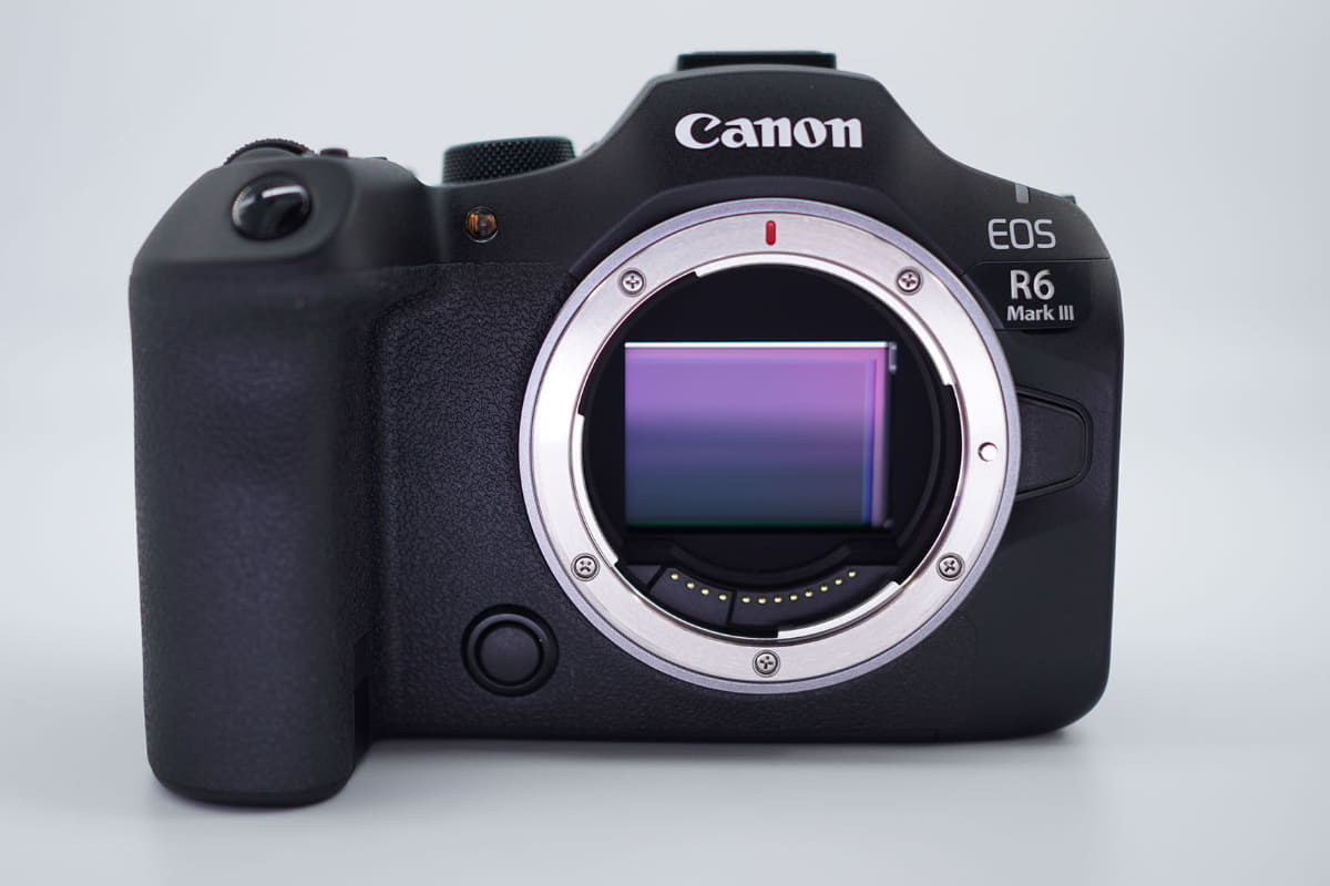 ボディはM2と同じだがセンサーを始め中身を刷新して登場