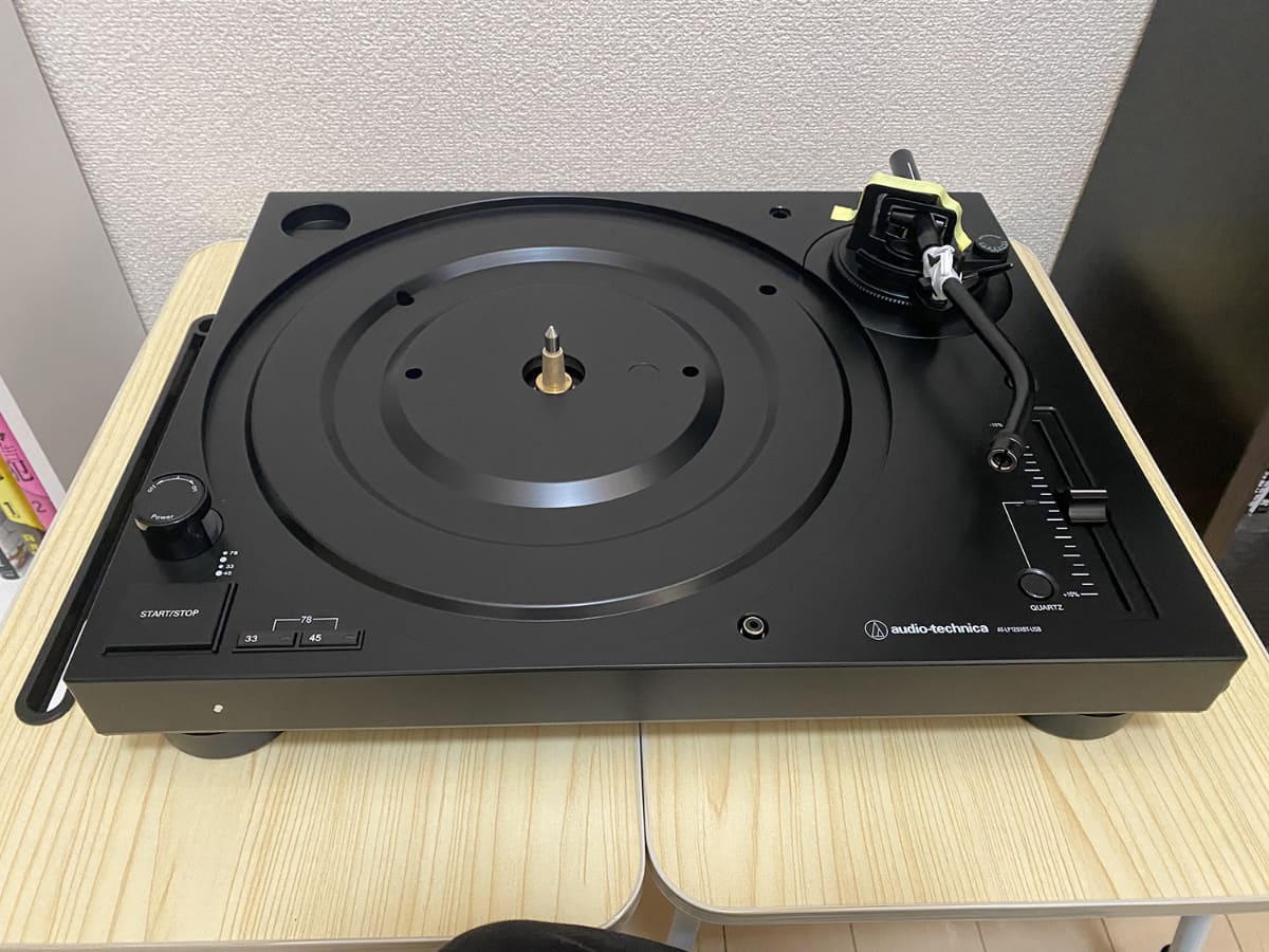 本体とプラッターが分離して箱に入っていた
