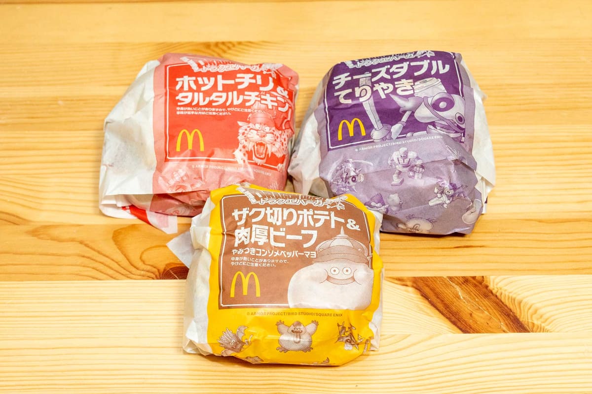 コラボメニューは数量限定のオリジナルパッケージで提供。マッククルーの帽子を被っていたり、ドリンクを背負っていたりと、コラボならではのデザインになっている