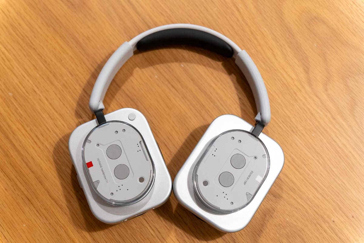 昨年投入したブランド初のワイヤレスヘッドフォン「Headphone (1)」