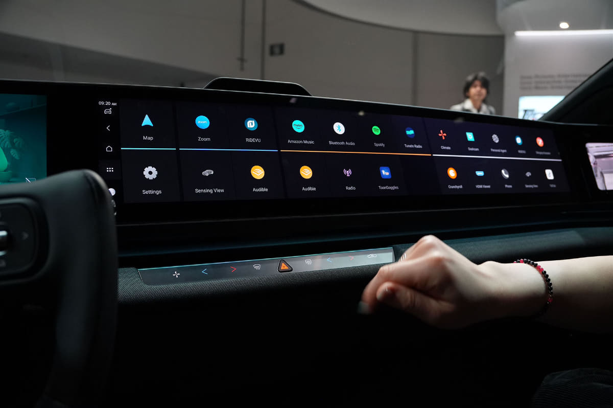 アプリはAndroidベースで、切り替えながら使える