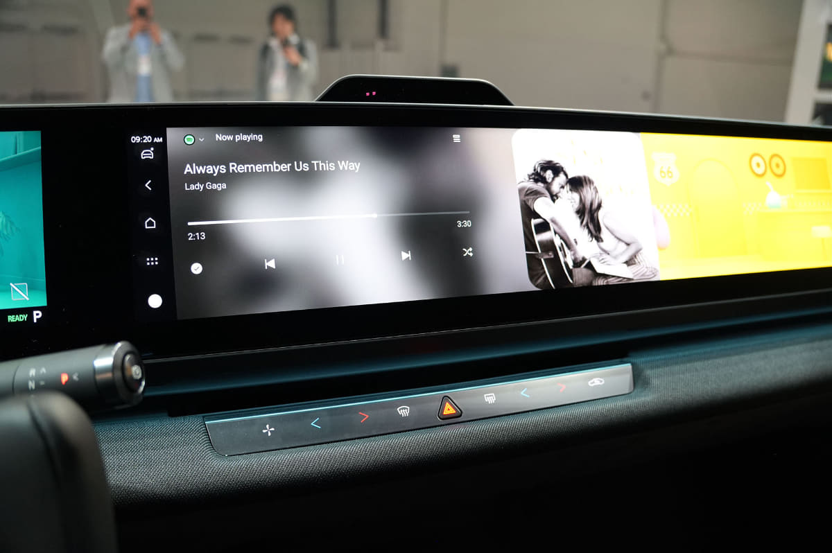 アプリはAndroidベースで、切り替えながら使える