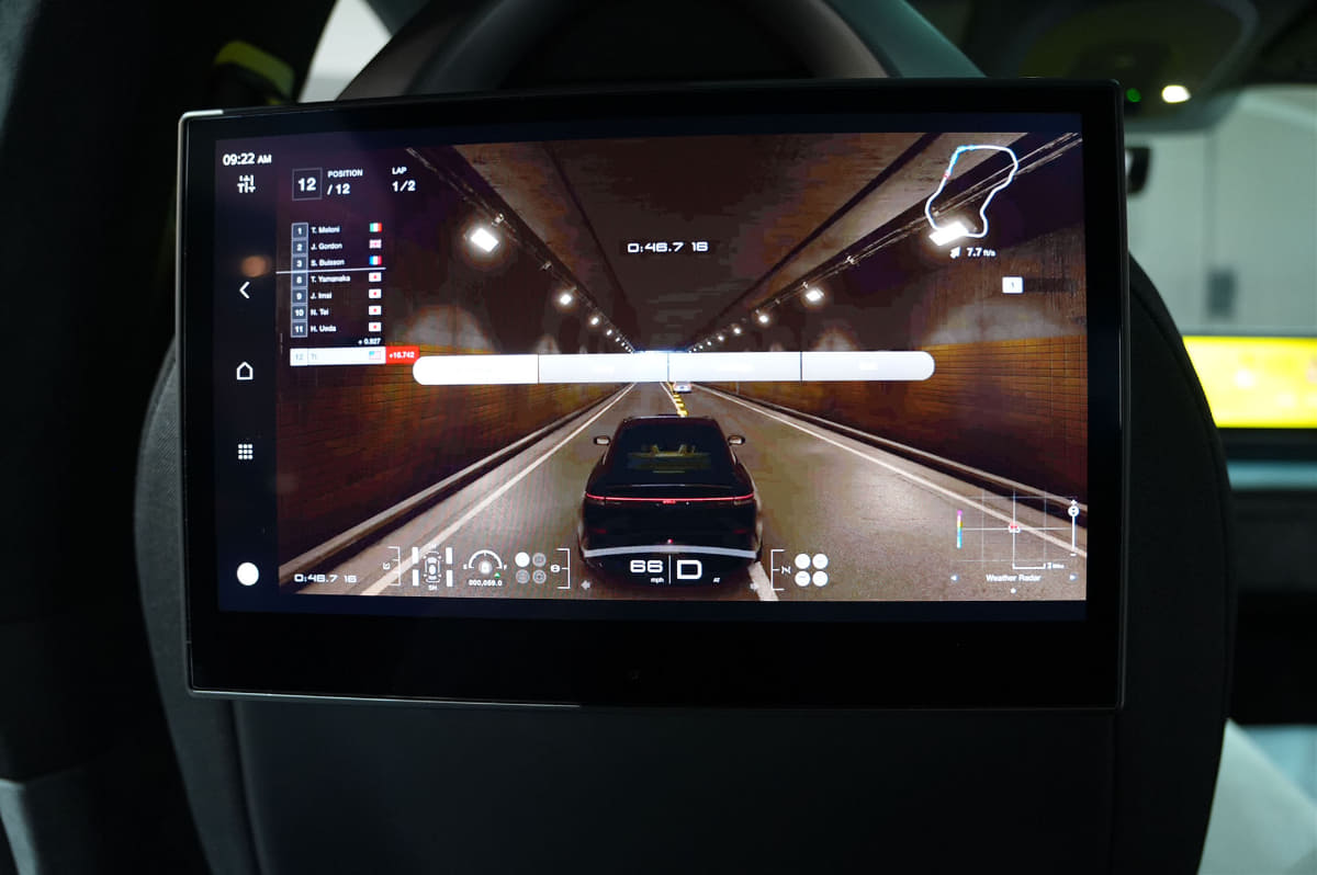 リモートプレイで、AFEELA 1の中でAFEELA 1をドライブ