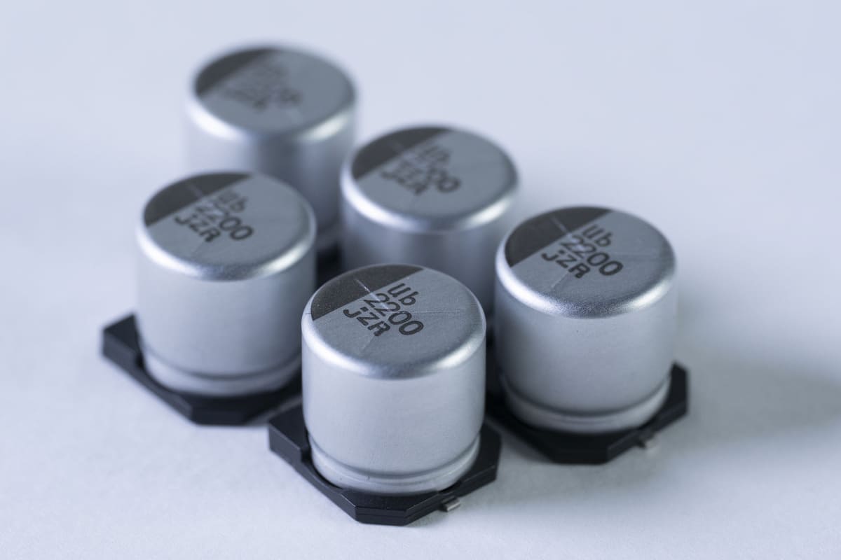 うアルミ電解コンデンサ