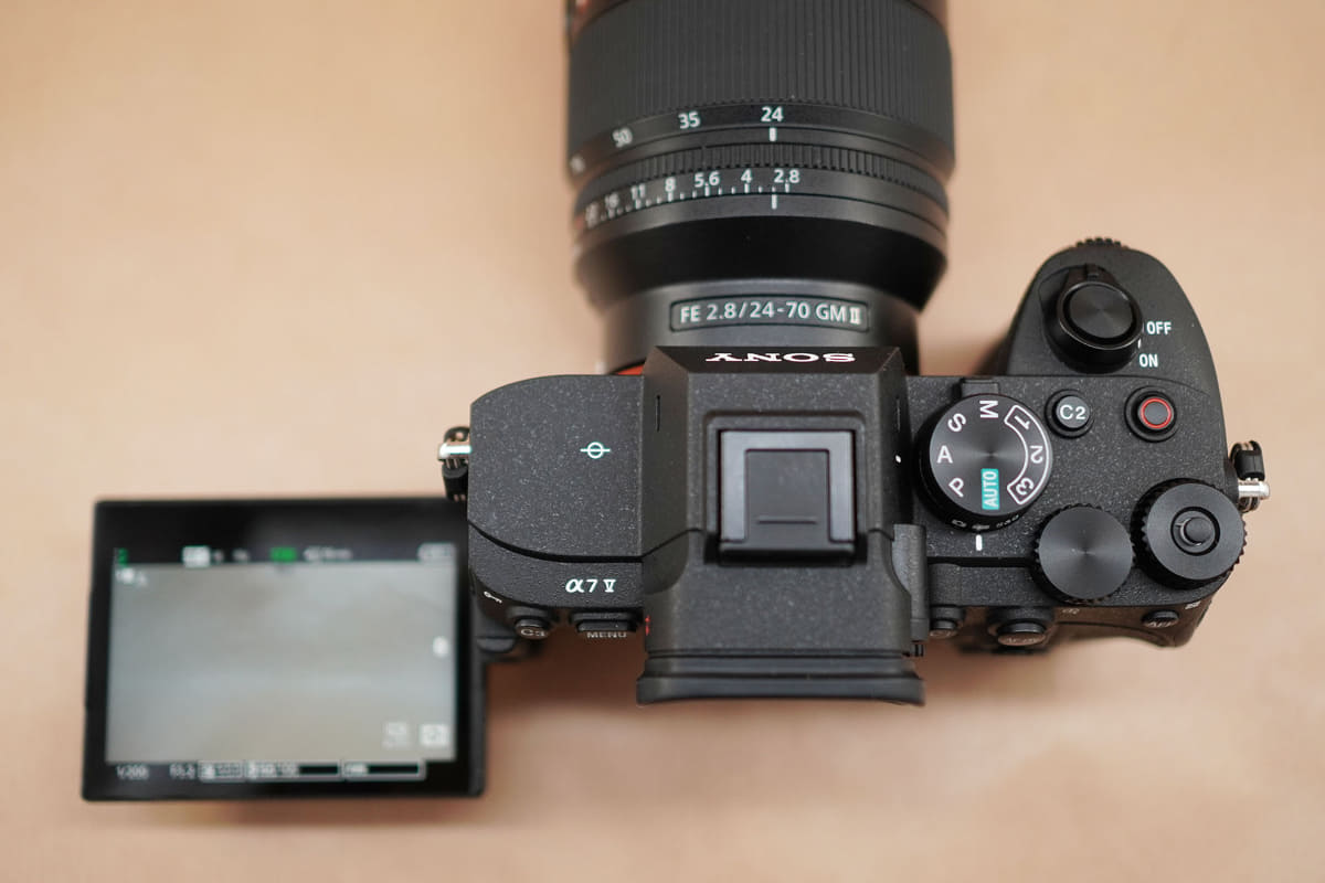 真横上向きにモニターを出してもきちんと水平になる