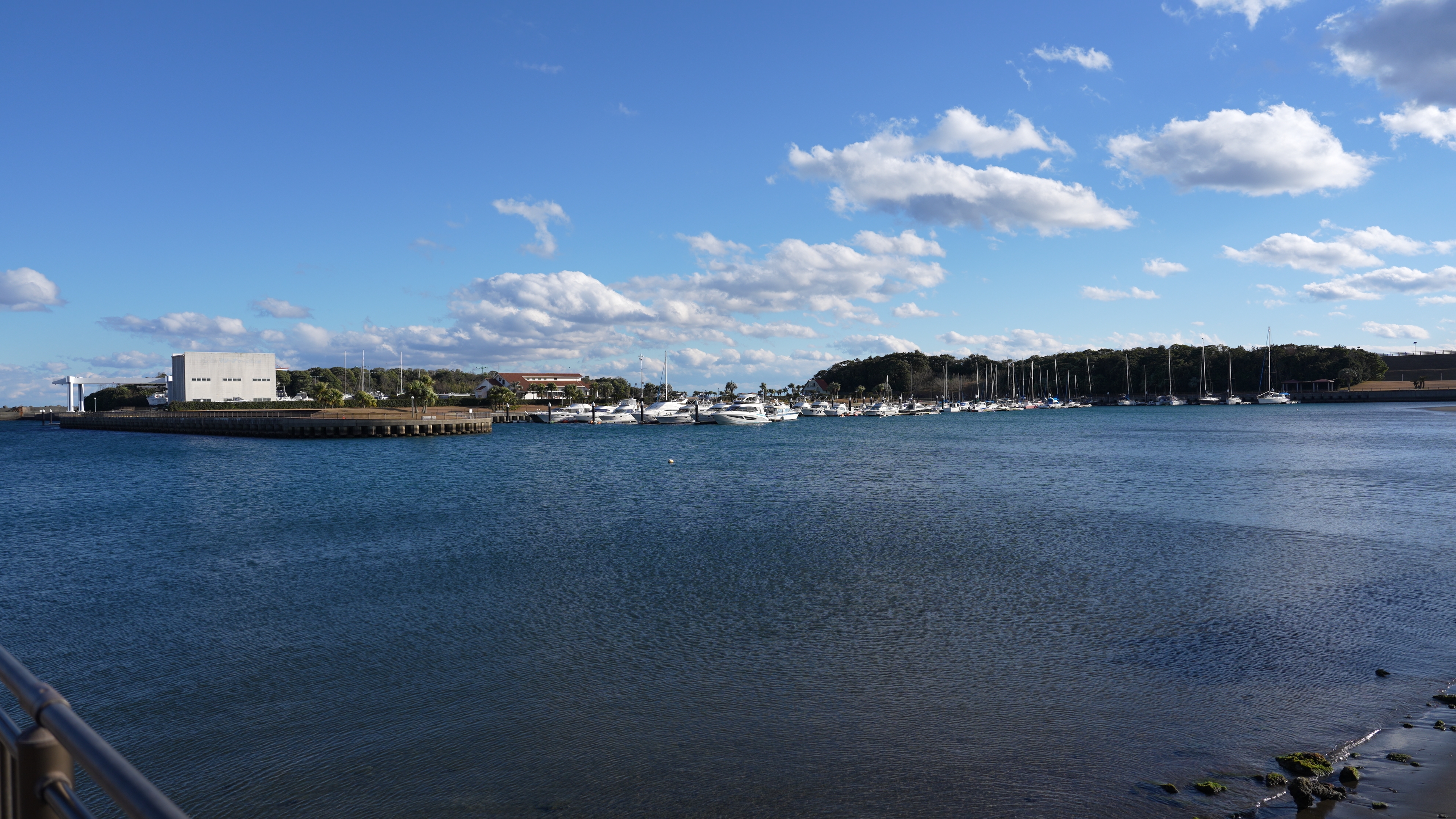 「4K動画画角優先」ONの24mmワイド端