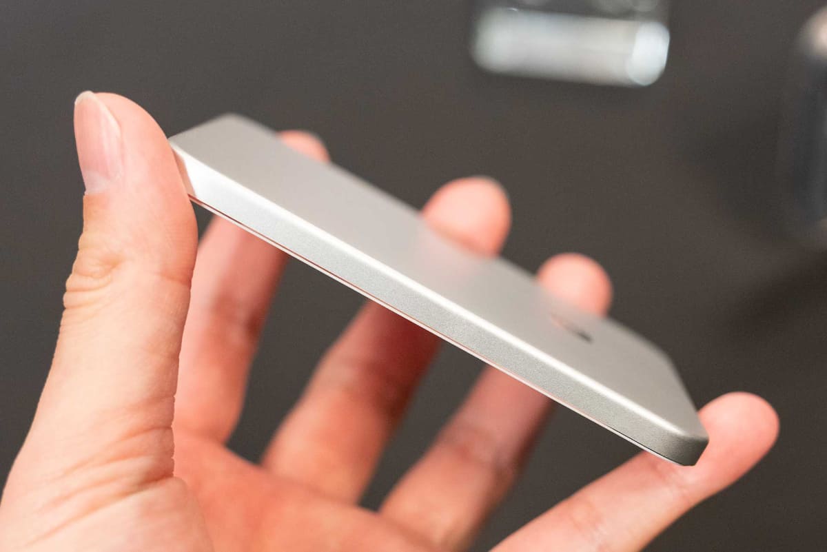 厚さ6mmで業界最薄設計を謳う