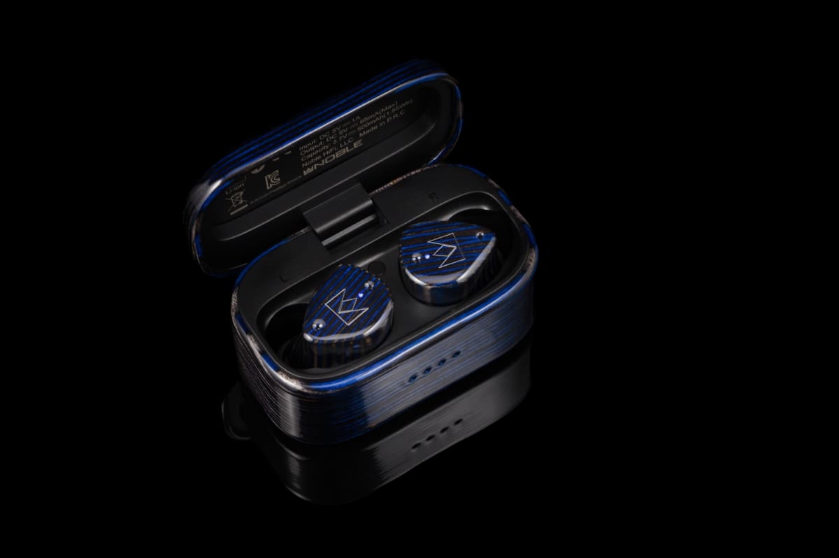 本体 + 充電ケース